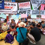 Líderes indígenas se reúnen con mandos de la PNC mientras bloqueos y protestas continúan