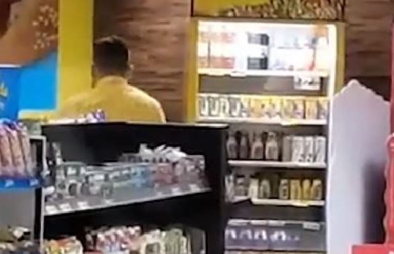 Video muestra cómo una mujer fue víctima de golpiza por parte de sujeto en una tienda de conveniencia