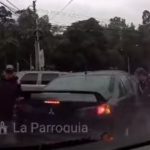 Video: El momento en que dos sujetos asaltan a un automovilista en la zona 10 de la capital