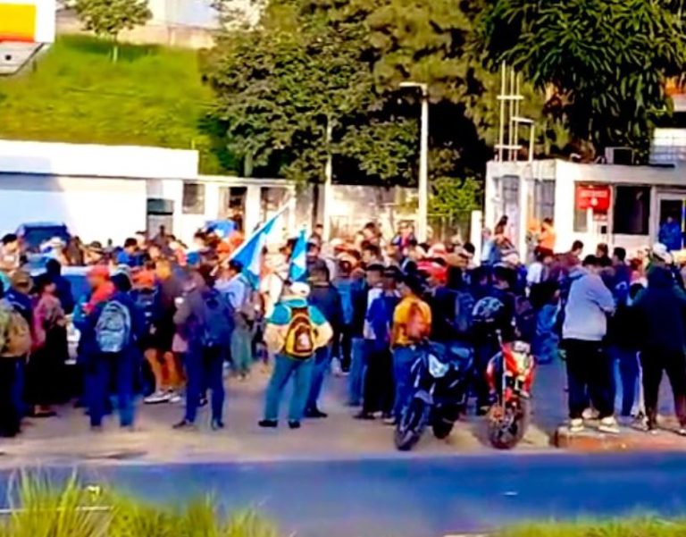 MARCHA EN LA ZONA 18