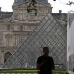 Videos: Cómo fue la evacuación del museo del Louvre de París, el más grande del mundo, ante el temor de atentado