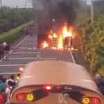 Una persona fallecida: picop que transportaba migrantes se accidenta y prende en llamas