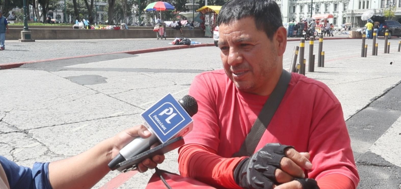 WALTER AGUILAR, REPARTIDOR DE ALIMENTO