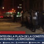 Lanzan gases lacrimógenos durante manifestación en Plaza de la Constitución