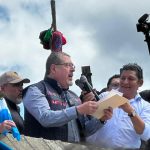 Arévalo respalda las manifestaciones y bloqueos durante marcha en conmemoración de revolución del 20 de octubre de 1944
