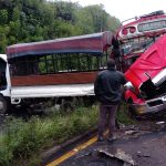 Accidente deja a cinco personas heridas después que un bus impacto contra un