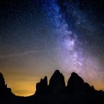 Astrónomos detectan rastros de una explosión que tardó 8 mil millones de años en llegar a la Tierra