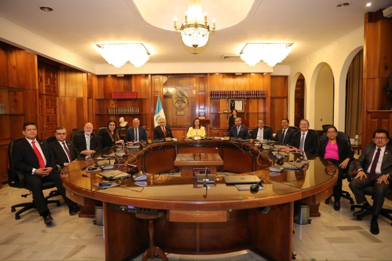 Magistrados de la CSJ asumen cargos a puerta cerrada