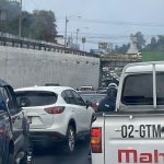 Tránsito paralizado en ruta al Atlántico por accidente de un vehículo que derribó un poste