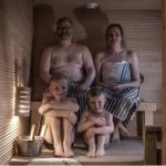 El milenario origen del sauna y cómo se convirtió en una tradición esencial para la salud física y emocional de los nórdicos