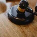 Dos sujetos emitieron una visa falsa por la que cobrarían Q70 mil y juez les impone estas condenas