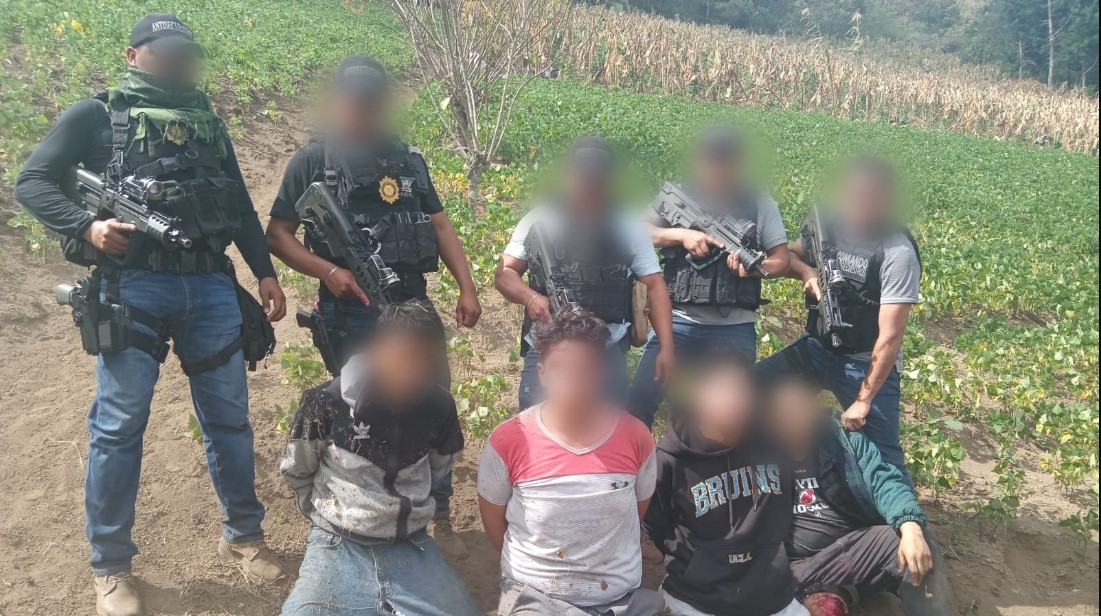 PNC libera en zona boscosa a pareja secuestrada y captura a cuatro hombres en Sacatepéquez