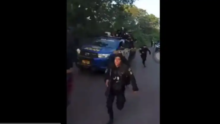 “¡Vamos, vamos!”: Video muestra cómo pobladores intentan liberar a capturados en operativos contra el narcotráfico en Retalhuleu
