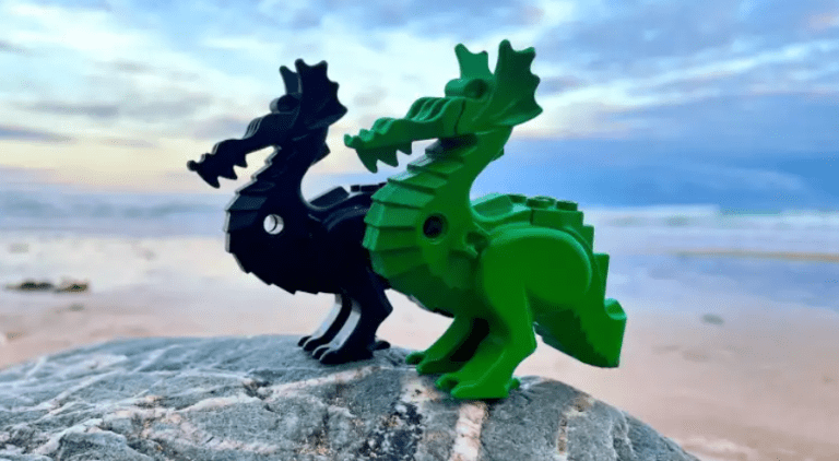 El naufragio de un contenedor con 5 millones de piezas de Lego que siguen apareciendo en el mar y atrayendo a buscadores 26 años después