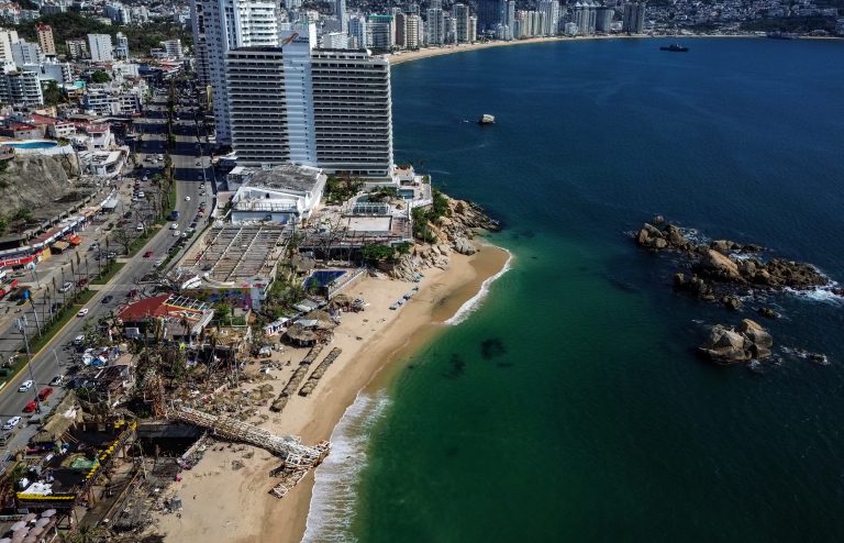 Devastación prevalece en Acapulco a un mes del paso del huracán Otis