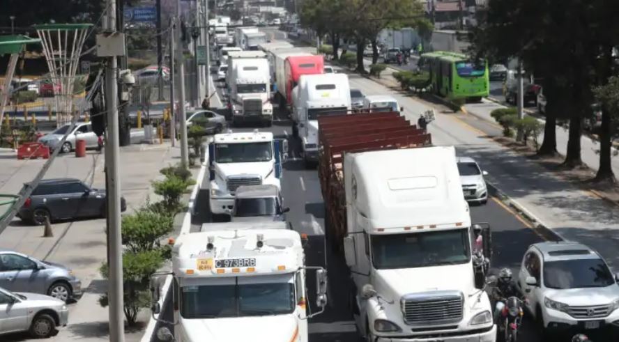 Gobierno restringe circulación de transporte pesado de carga en Navidad y Año Nuevo y estos son los horarios que impuso