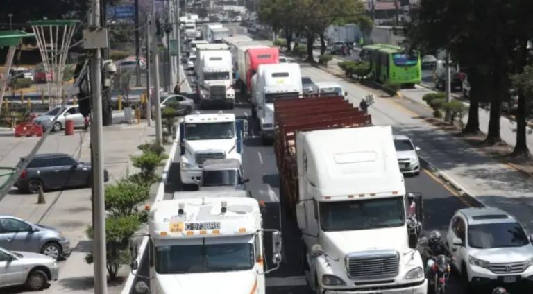 Gobierno restringe circulación de transporte pesado de carga en Navidad y Año Nuevo y estos son los horarios que impuso