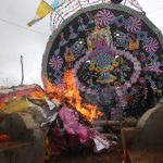 Barriletes gigantes llenan de color el cielo de Santiago Sacatepéquez