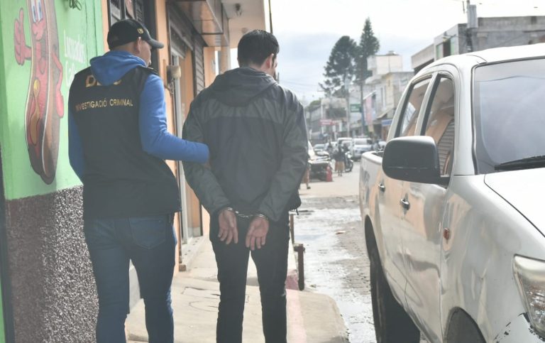 Capturan a nueve personas por trama de corrupción en el Hospital Nacional de Chimaltenango