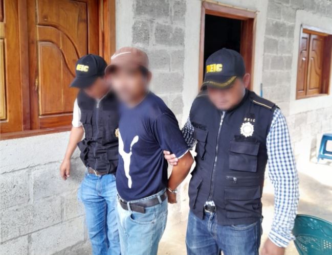 Capturan a 2 hombres por supuestamente estafar a personas con supuestos envíos de encomiendas del extranjero