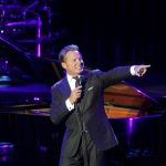 Luis Miguel pospone conciertos de fin de año en Acapulco tras el huracán Otis