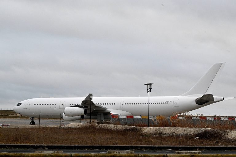 Posible presencia de 13 menores no acompañados en avión con destino a Nicaragua: Aeronave retenida en Francia por sospechas de tráfico de personas