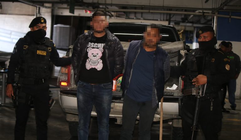 Video: capturan a dos hombres que transportaban drogas en centro comercial de la Aguilar Batres