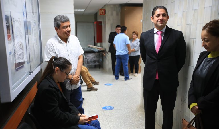 Juez Jimi Bremer liga a proceso al exfiscal anticorrupción Stuardo Campo