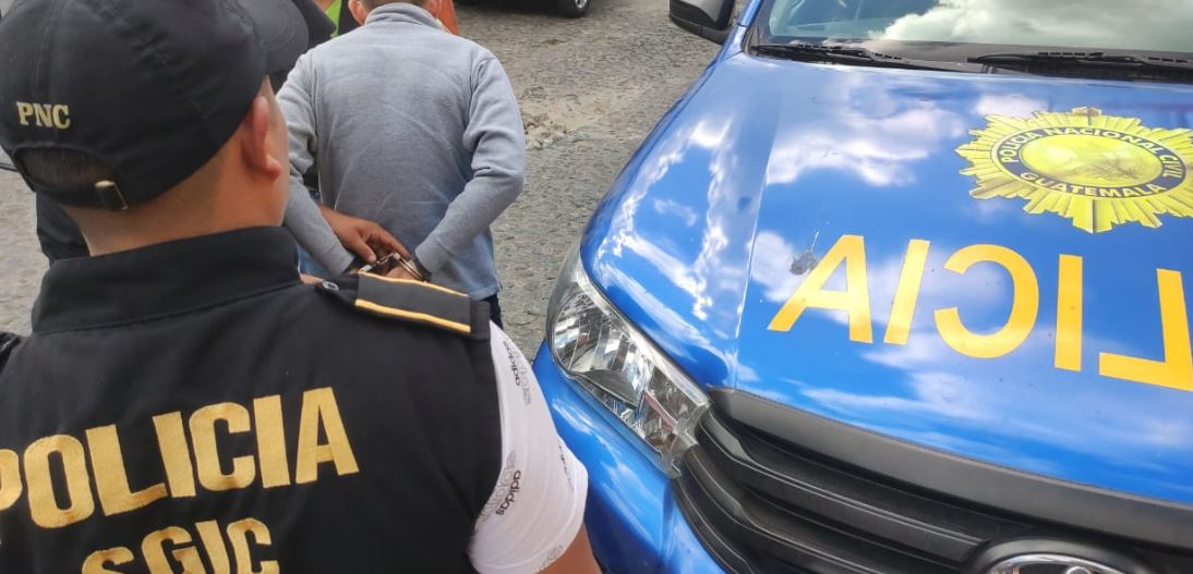 Capturan en allanamiento a supuesto responsable de la muerte del hijo del alcalde de San Bartolomé Milpas Altas