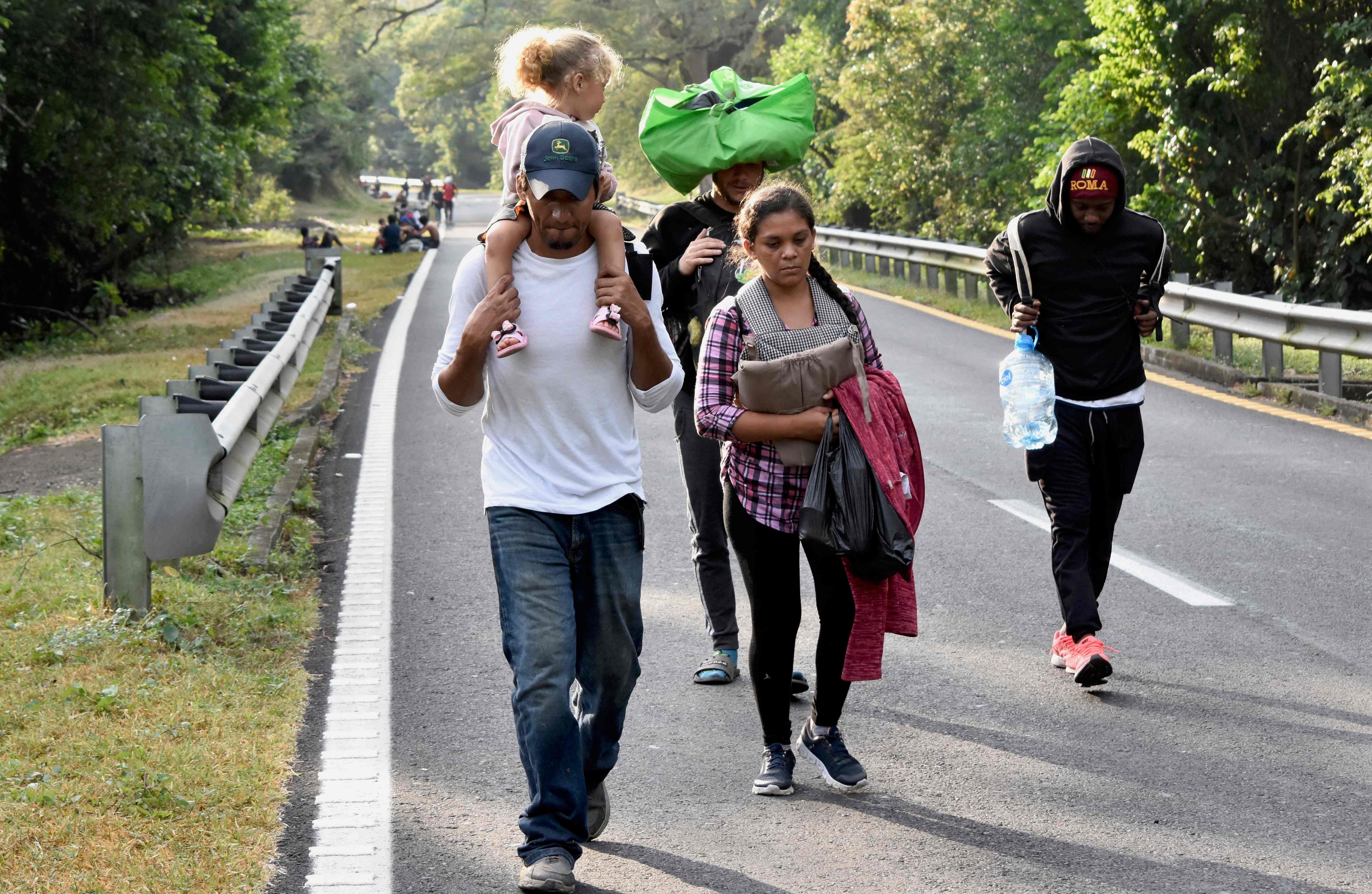 Venezolanos encabezan lista de migrantes que cruzan Guatemala en su camino hacia EE. UU.