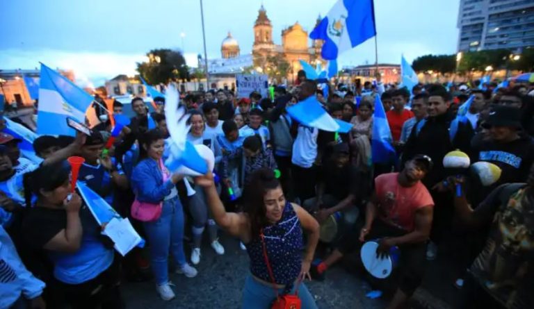 EE. UU. anuncia restricciones de visa a 300 guatemaltecos, incluyendo 100 diputados del Congreso a quienes señala de “socavar la democracia”