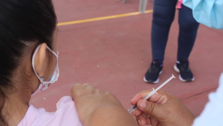 En 2024, Salud vacunará contra el VPH a varones y reducirá a una la dosis a la población objetivo. (Foto Prensa Libre: Ministerio de Salud)