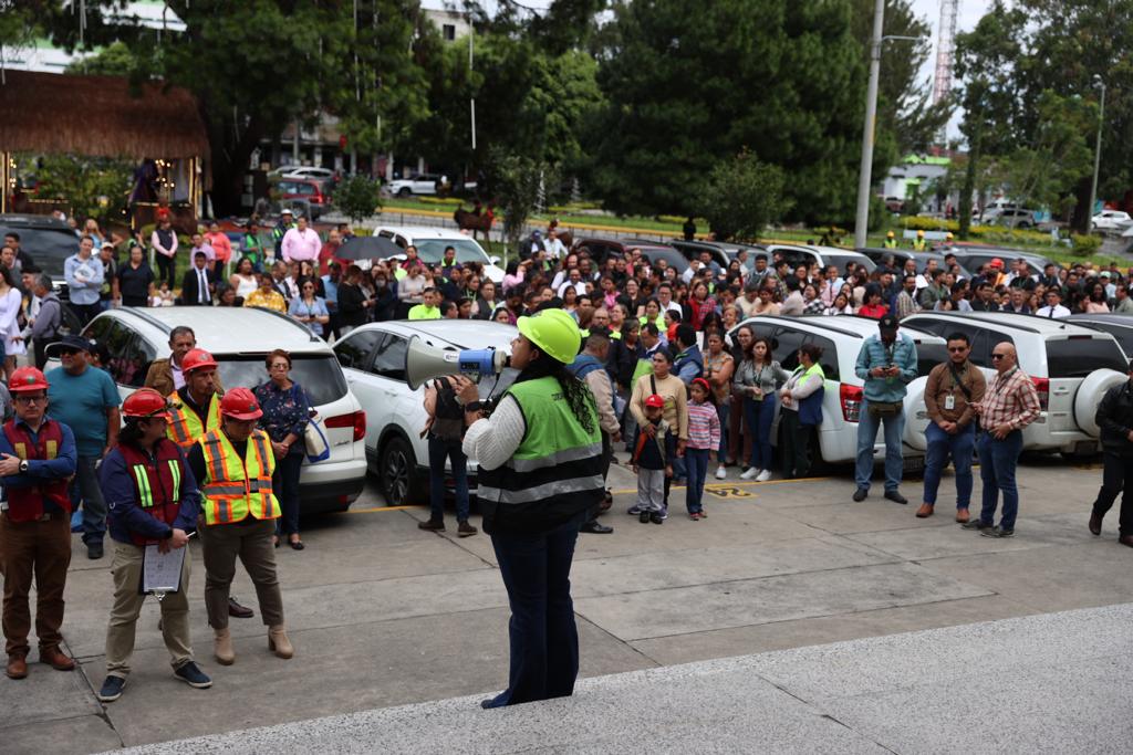 evacuación municipalidad sismo temblor guatemala 14 de diciembre (2)