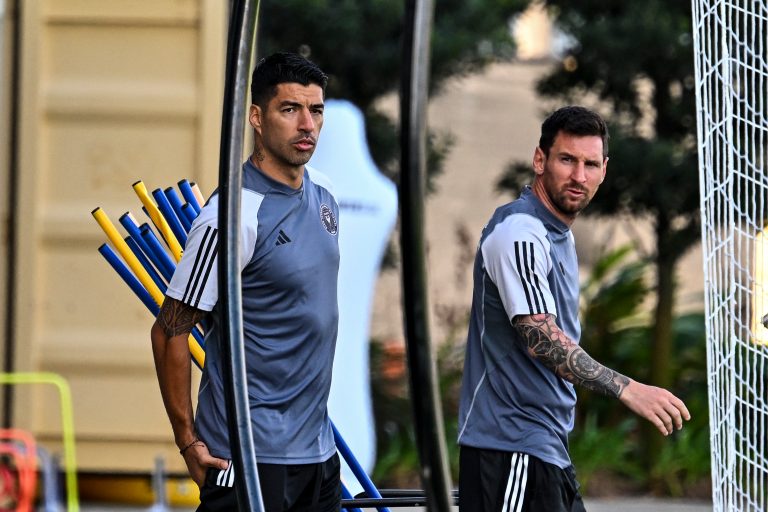 Messi e Iván Barton en El Salvador.