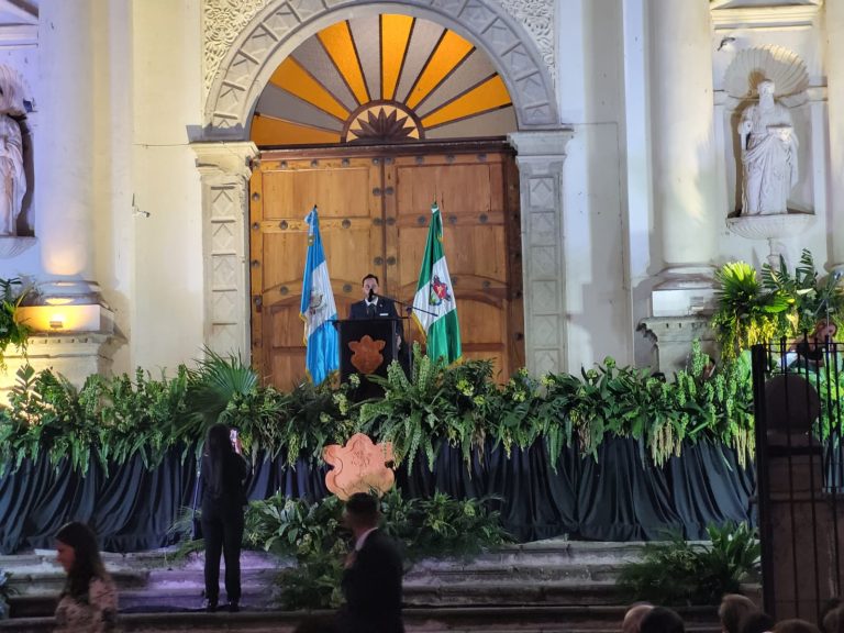 Juan Manuel Asturias asume como alcalde de Antigua Guatemala