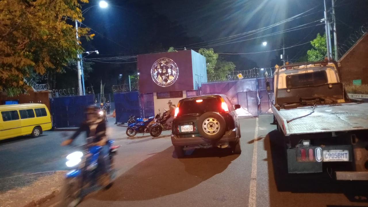 Encapuchados protagonizan incidentes en la Usac y se reportan heridos