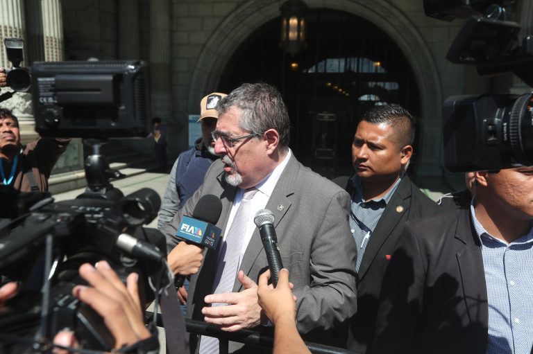 Arévalo se reunirá con Consuelo Porras y le pedirá la renuncia