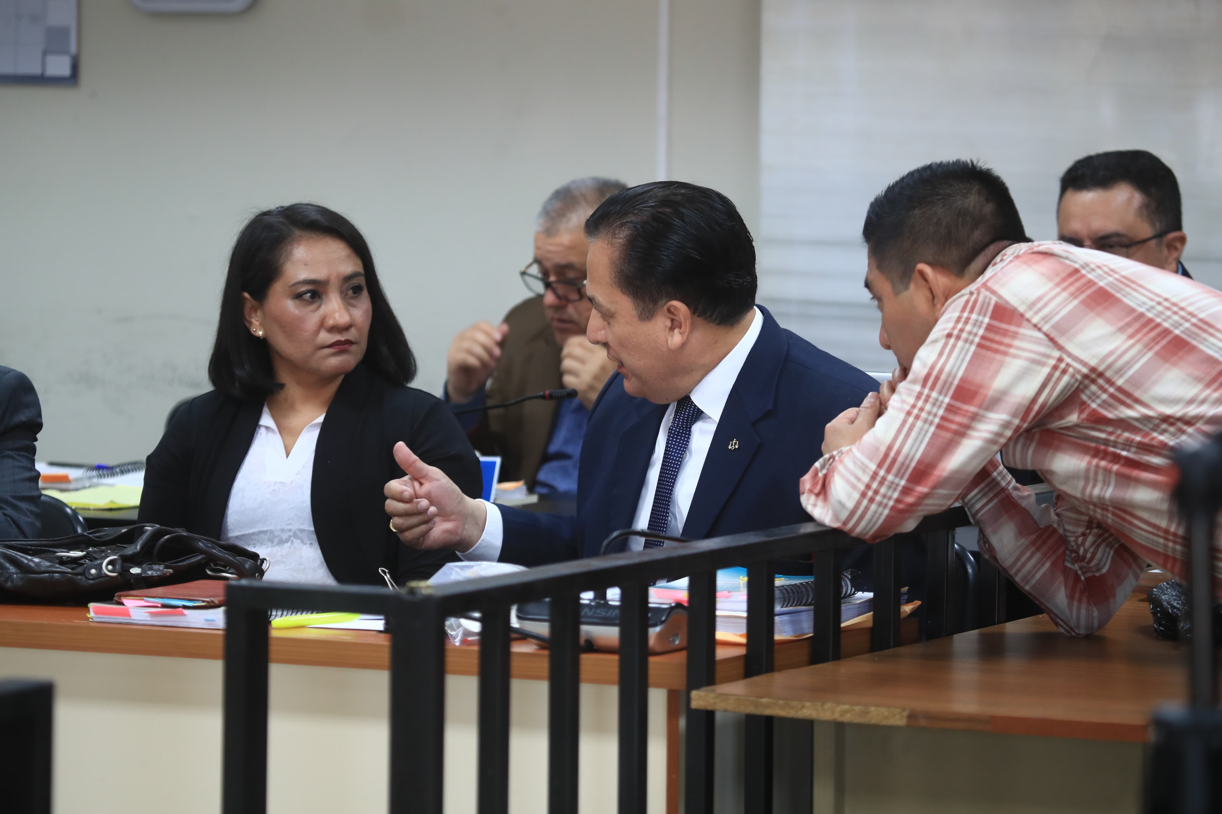 Jueza niega arresto domiciliario a dos expolicías juzgados en el Caso Hogar Seguro