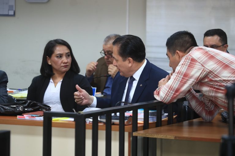 Jueza niega arresto domiciliario a dos expolicías juzgados en el Caso Hogar Seguro