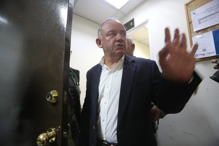 Jueza dicta falta de mérito a favor de Napoleón Barrientos y ordena su libertad