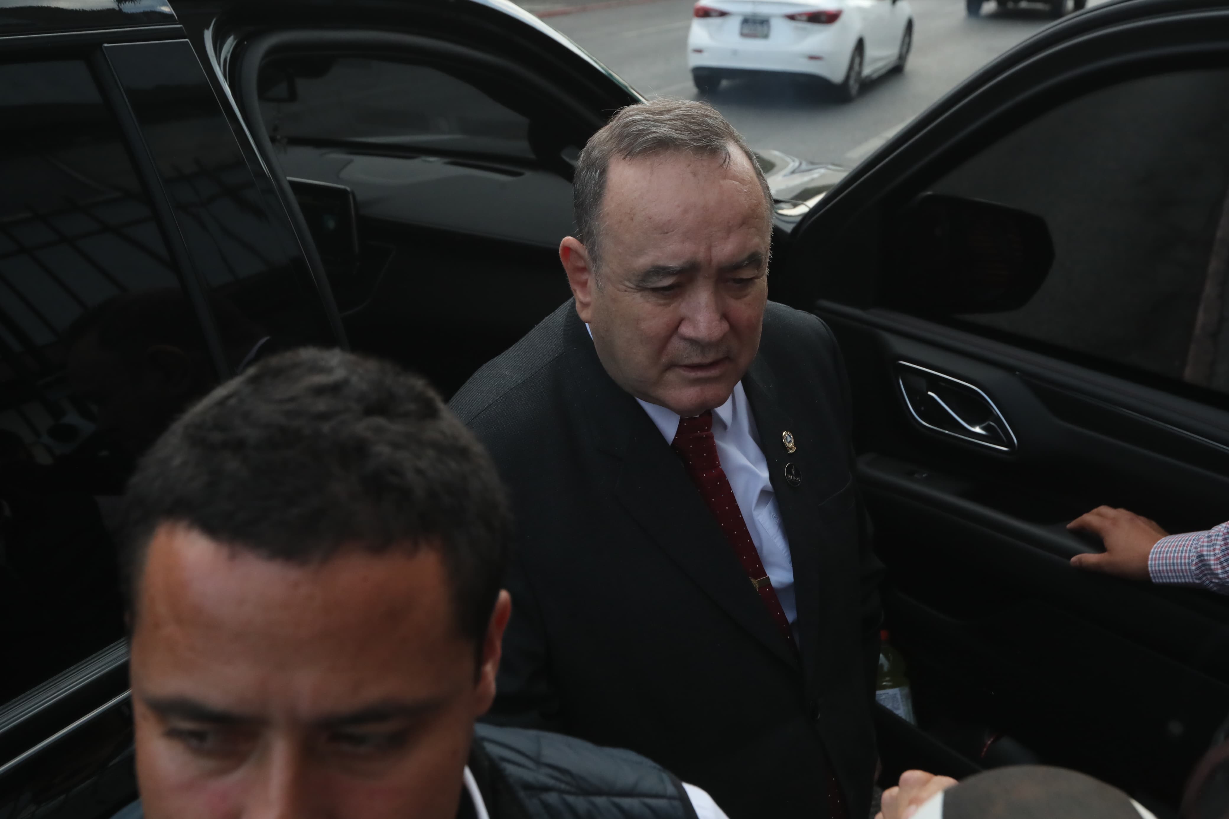 Giammattei habla sobre el retiro de su visa y los micrófonos en la Presidencia