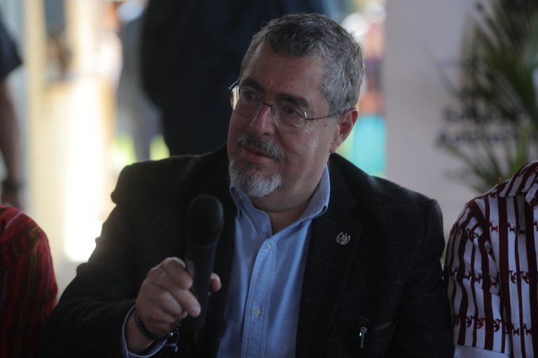 Gobierno presenta desestimación de denuncia que hizo la administración de Giammattei contra personas que se expresaban en redes sociales