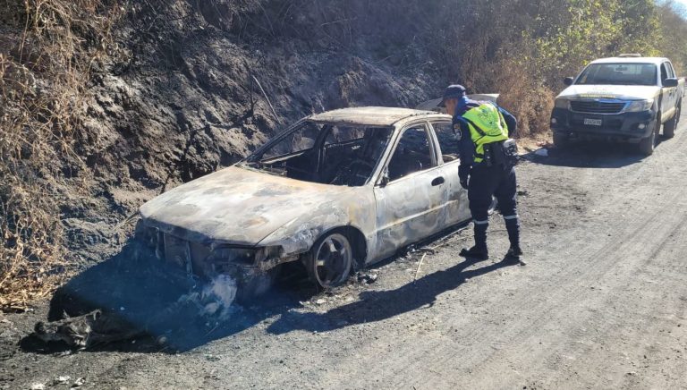 Hallan vehículo quemado en tramo entre ruta al Pacífico y Peronia y estos detalles se saben