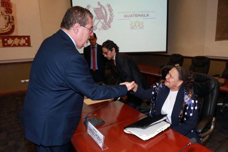 Consuelo Porras invita a Bernardo Arévalo a una “reunión de trabajo” en el MP