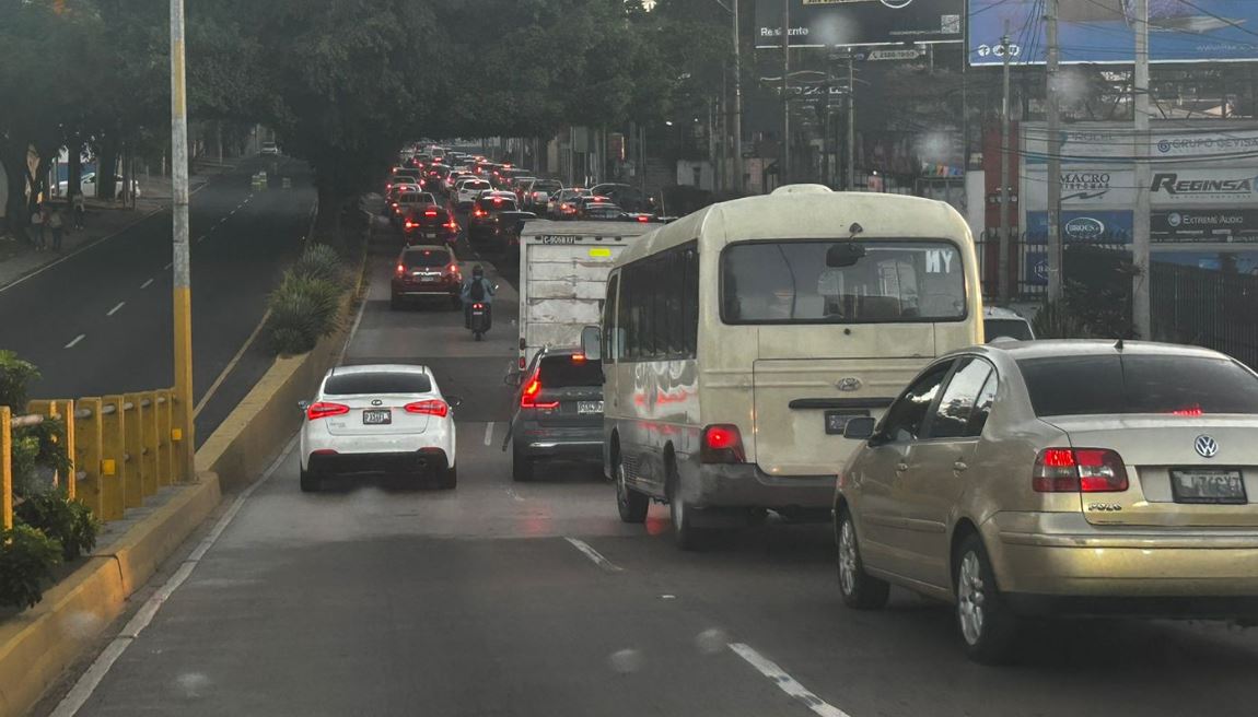 Reportan tránsito complicado para ingresar a la capital desde varios puntos