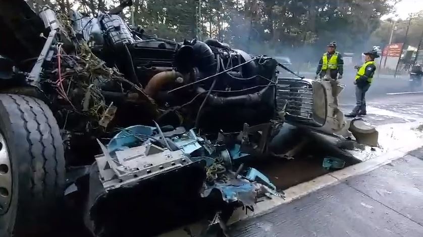 Choque de camiones: se complica el paso de vehículos en km 28 de la Interamericana