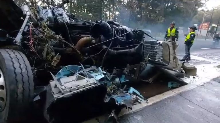 Choque de camiones: se complica el paso de vehículos en km 28 de la Interamericana