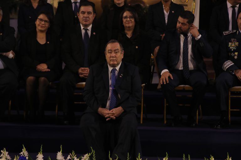 Giammattei presenta su último informe de gobierno y dice que deja el poder “con la frente en alto”