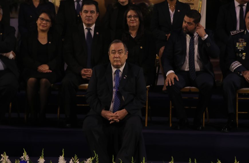 Giammattei presenta su último informe de gobierno y dice que deja el poder “con la frente en alto”