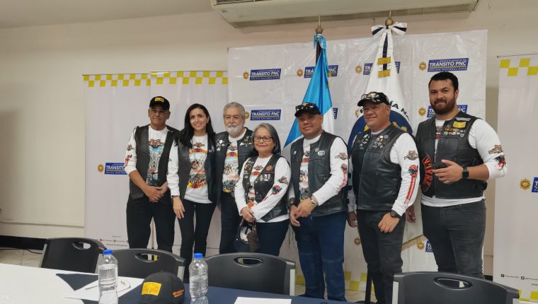 Organizadores de la Caravana del Zorro ofrecieron una conferencia de Prensa. (Foto Prensa Libre: Michelle Velásquez)